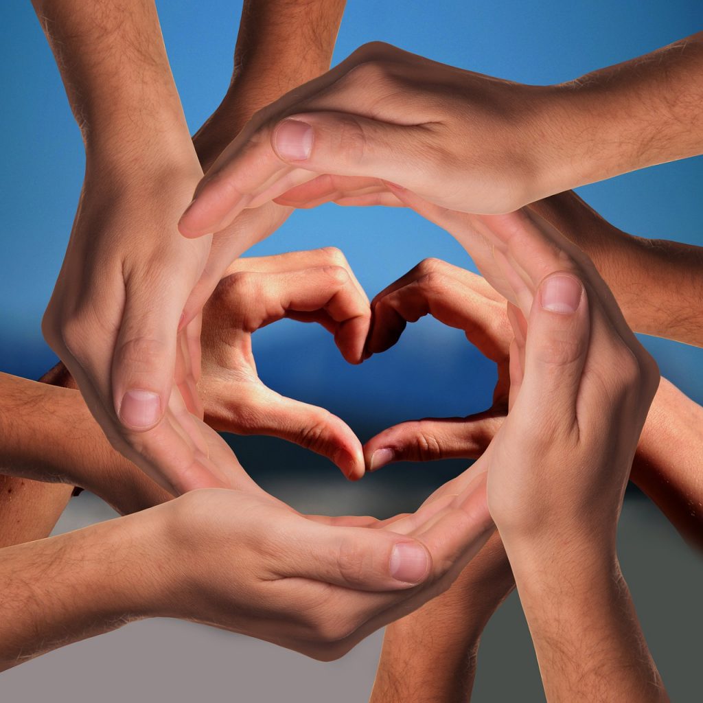 Hands Heart District Together Wrap - geralt / Pixabay