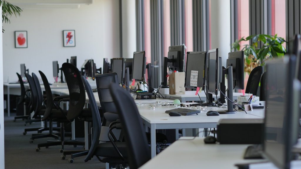 Office Workplace Desk Work - derschoeneali / Pixabay
