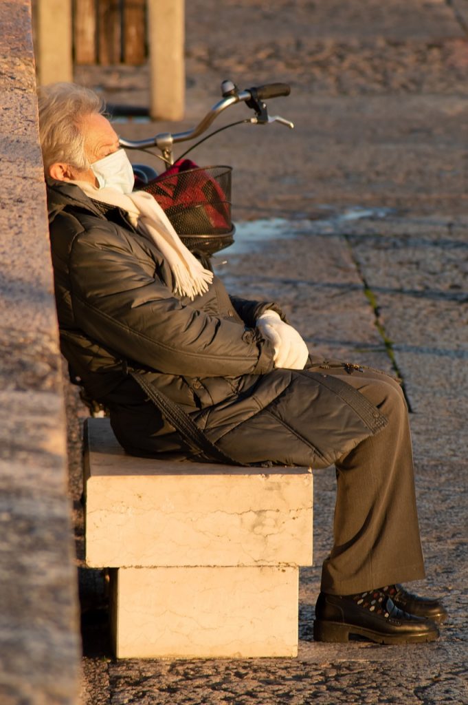 Old Woman Face Mask Bench Thinking - karell77 / Pixabay