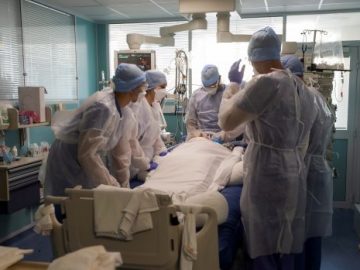 Kpacity nemocnic začínají být na hraně, data poskytovaná veřejnosti jsou nepřesná