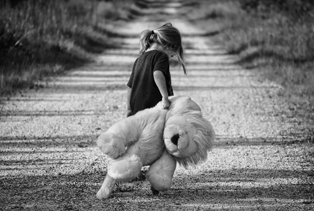 Girl Walking Teddy Bear Child Walk  - Greyerbaby / Pixabay